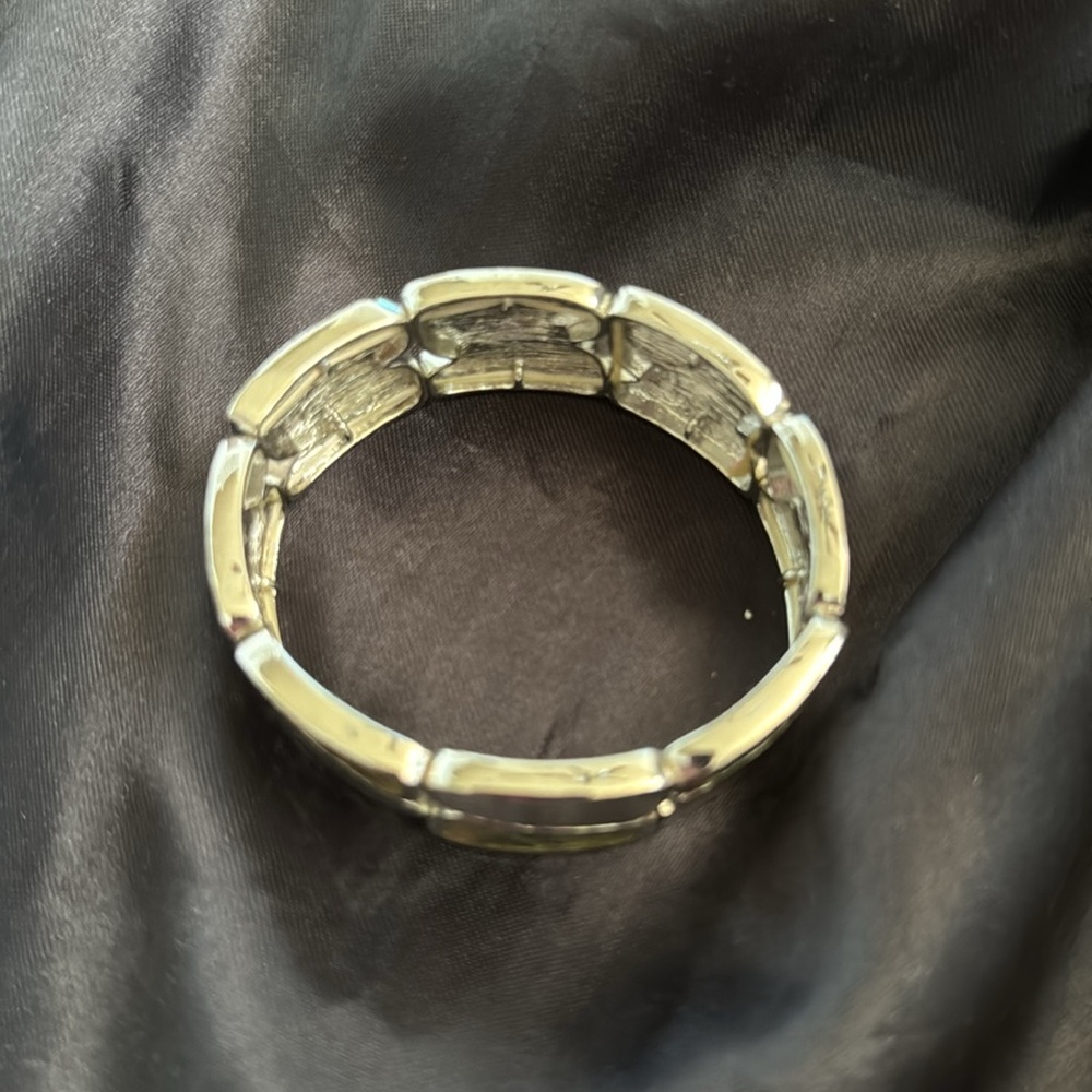Hammered Silver Tone Stretch Bracelet with Turquoise/Green Water Color Inset - Picture 2 of 7